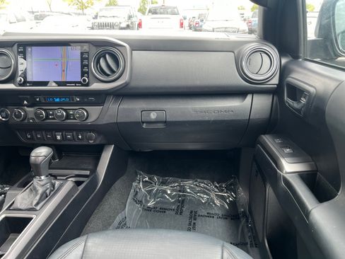Used 2021 Toyota Tacoma TRD Off-Road w/ TRD Premium Off Road Package AWD/4WD image 30