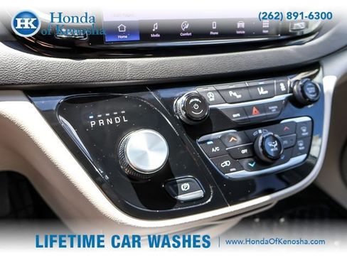 Used 2024 Chrysler Pacifica Touring-L FWD image 18