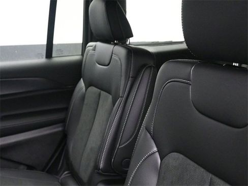 New 2025 Jeep Grand Cherokee L Altitude image 14