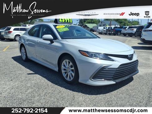 Used 2022 Toyota Camry LE image 1