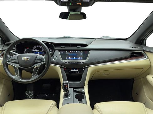Used 2018 Cadillac XT5 Luxury w/ Driver Awareness Package image 14