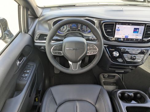 New 2026 Chrysler Voyager LX image 15