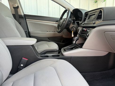 Used 2018 Hyundai Elantra SE FWD image 18