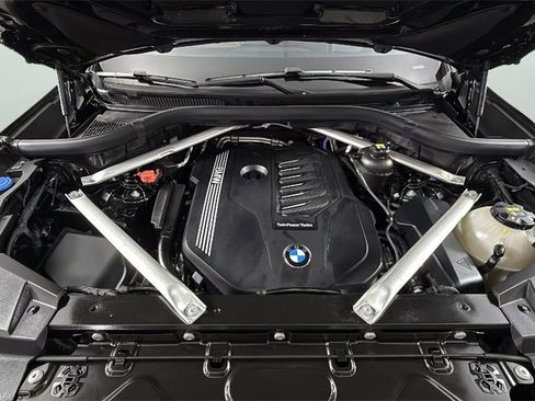 Used 2022 BMW X6 xDrive40i w/ Executive Package image 56