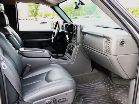 Used 2004 GMC Sierra 3500 SLT w/ Heavy-Duty Power Package image 35