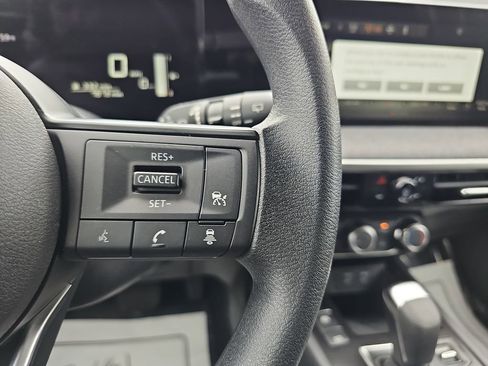 Used 2025 Nissan Kicks SV w/ Charging Package image 21