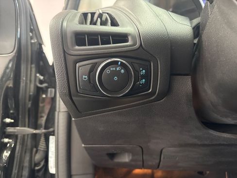Used 2014 Ford Focus SE FWD image 11