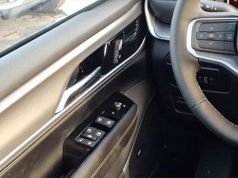 New 2026 Jeep Grand Wagoneer Limited image 12