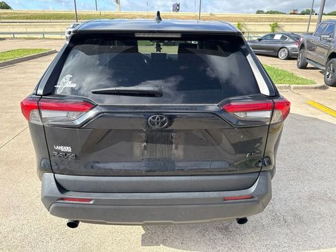 Used 2023 Toyota RAV4 LE FWD image 9