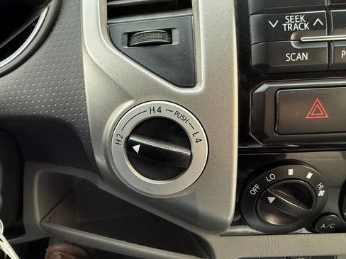 Used 2012 Toyota Tacoma 4x4 Double Cab w/ SR5 Pkg image 17