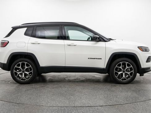 Used 2025 Jeep Compass Limited AWD/4WD image 11