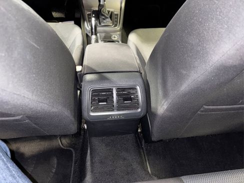 Used 2016 Volkswagen Golf S image 27