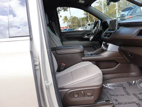 Used 2024 GMC Yukon SLT w/ SLT Luxury Package image 29