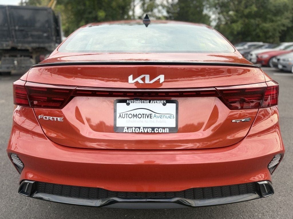 Used 2023 Kia Forte GT-Line w/ GT-Line Premium Package FWD image 4