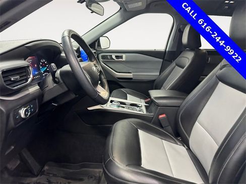 Used 2022 Ford Explorer XLT w/ Equipment Group 202A image 6