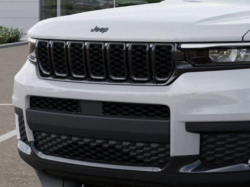 New 2025 Jeep Grand Cherokee L Altitude image 11