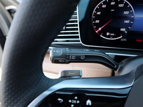 New 2026 Mercedes-Benz GLS 450 4MATIC image 40