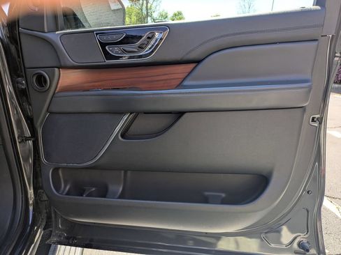 Used 2023 Lincoln Navigator Reserve AWD/4WD image 32