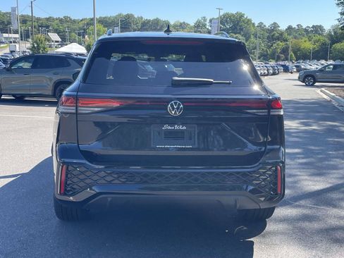 New 2026 Volkswagen Tiguan SE R-Line FWD image 5
