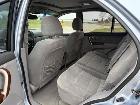 Used 2005 Kia Sorento EX image 16