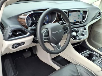 Used 2024 Chrysler Pacifica Limited