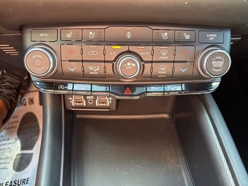 Used 2023 Dodge Durango GT AWD/4WD image 18
