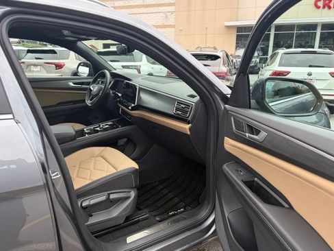 Used 2024 Volkswagen Atlas Cross Sport SE w/ Black Wheel Package AWD/4WD image 24