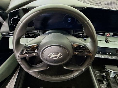 Certified 2025 Hyundai Elantra Limited FWD image 13
