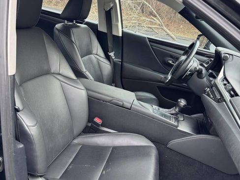 Used 2020 Lexus ES 300h Base 4dr Sedan w/ Premium Package image 10