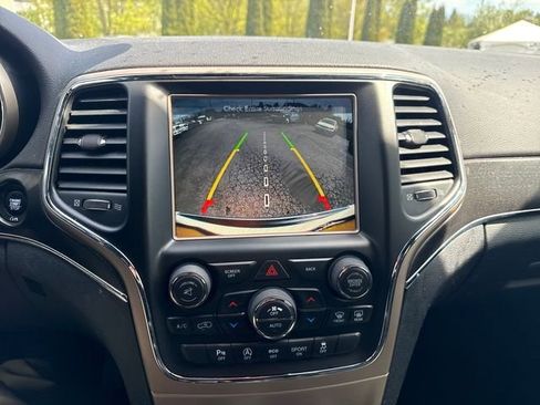 Used 2017 Jeep Grand Cherokee Limited AWD/4WD image 16