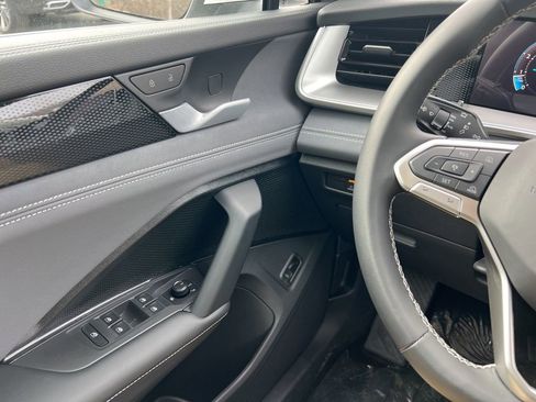 New 2026 Volkswagen Tiguan SE image 18