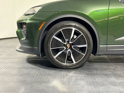 Certified 2025 Porsche Macan 4 Electric AWD/4WD image 30
