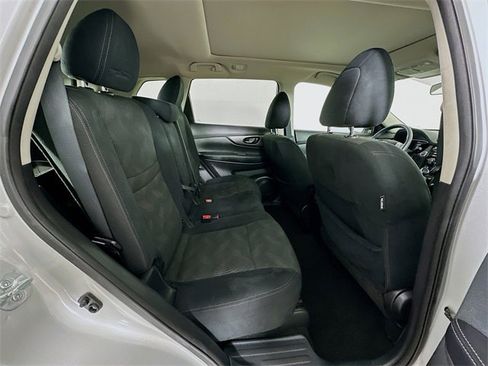 Used 2016 Nissan Rogue SV w/ SV Moonroof Package image 7