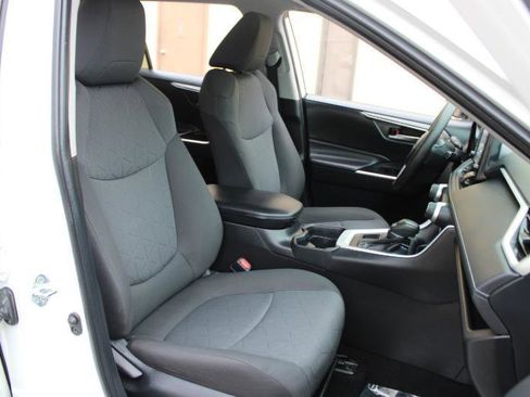 Used 2020 Toyota RAV4 XLE AWD/4WD image 11