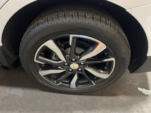 Used 2022 Chevrolet Equinox Premier image 25