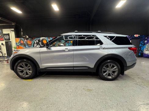 Used 2023 Ford Explorer XLT w/ Equipment Group 202A AWD/4WD image 2