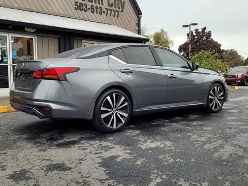Used 2019 Nissan Altima 2.5 SR w/ SR Premium Package image 2