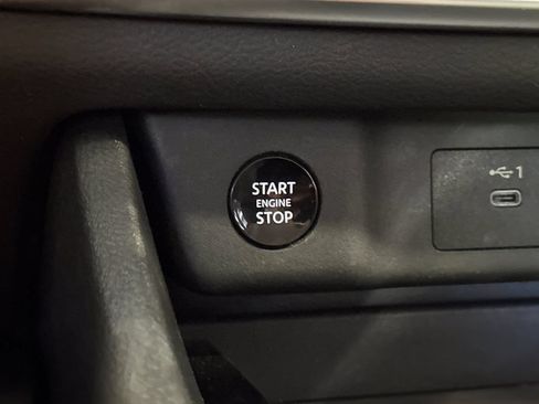 Used 2024 Nissan Rogue SV AWD/4WD image 22