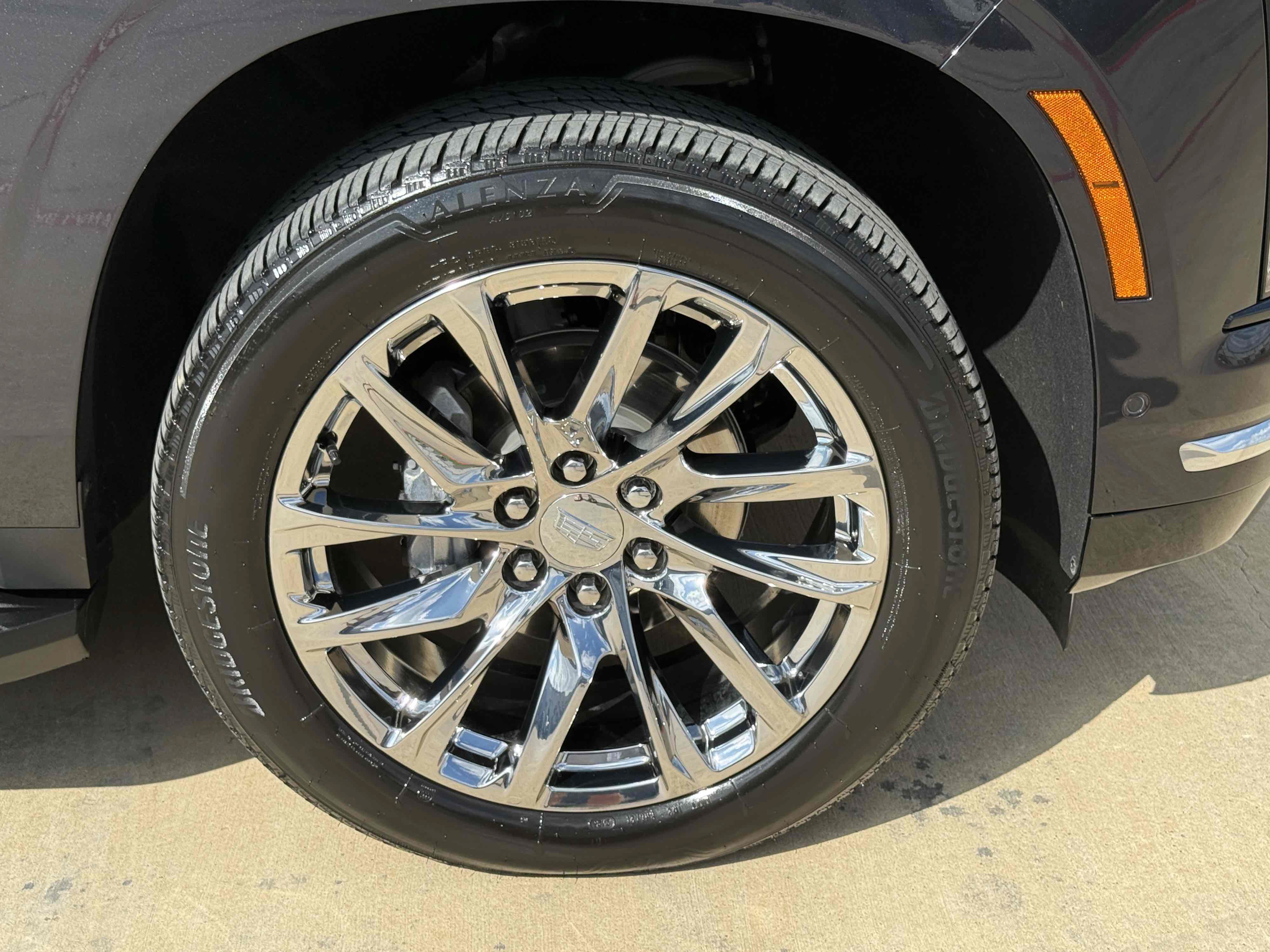 Used 2025 Cadillac Escalade Premium Luxury AWD/4WD image 17