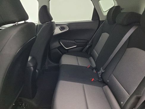 Used 2025 Kia Soul LX image 18