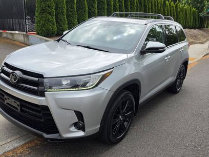 Used 2019 Toyota Highlander SE