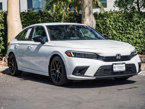Used 2023 Honda Civic Sport image 3
