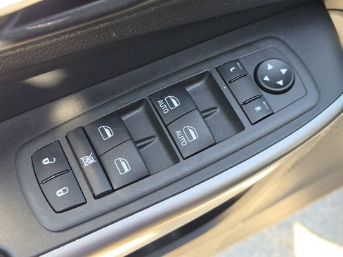 Used 2022 Jeep Cherokee Latitude Lux AWD/4WD image 17
