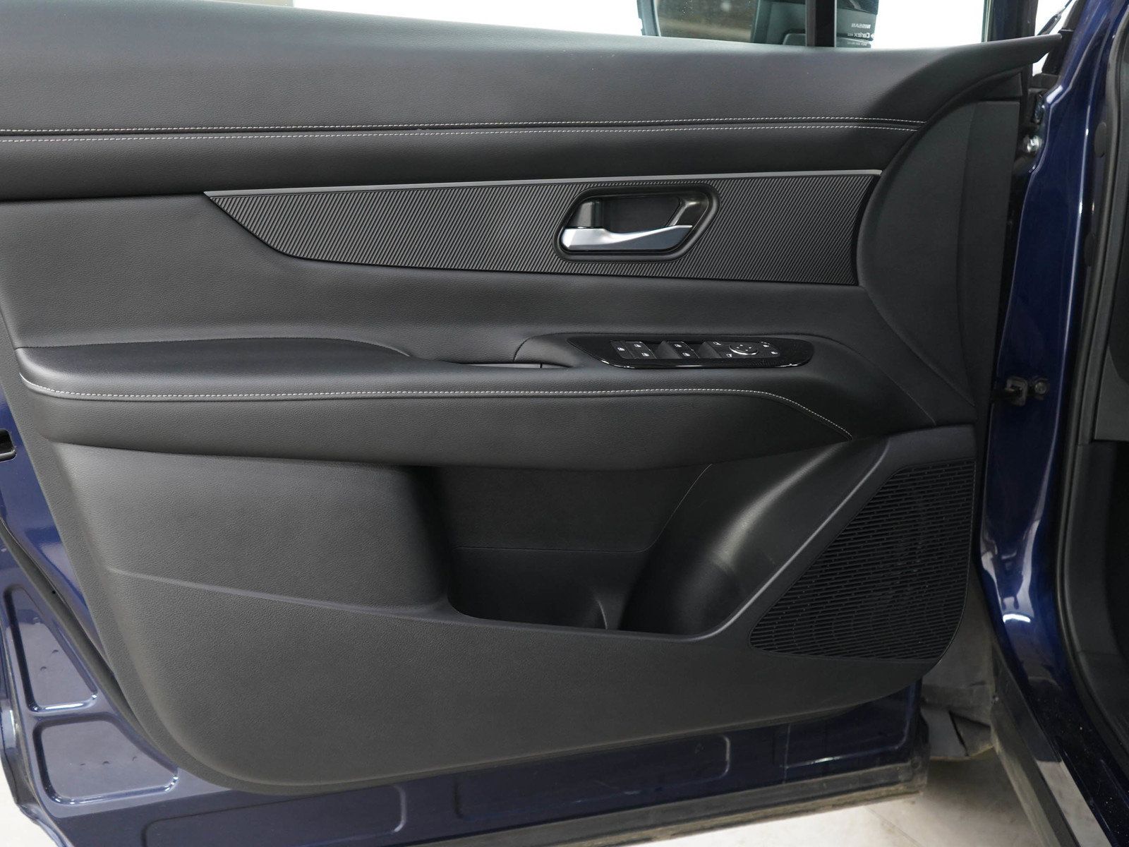 Used 2025 Nissan Murano SV AWD/4WD image 19
