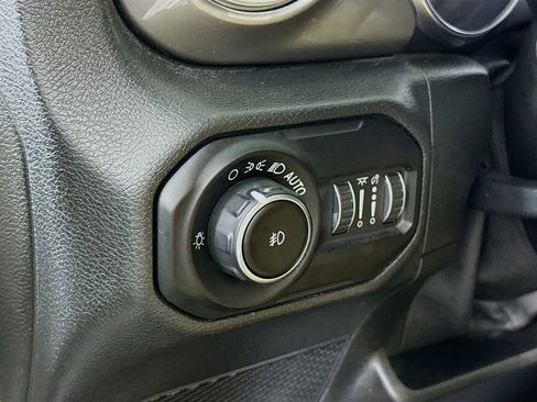 Used 2020 Jeep Wrangler Unlimited Sahara image 19