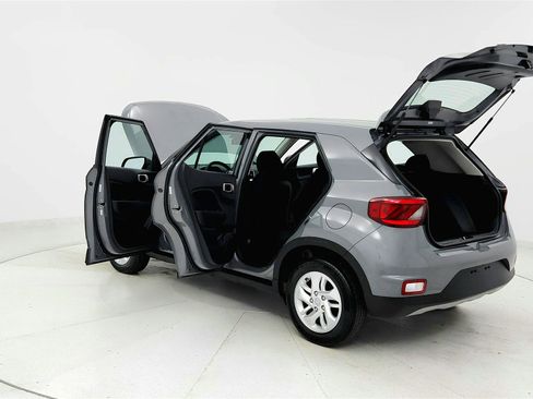 Used 2021 Hyundai Venue SE FWD image 10