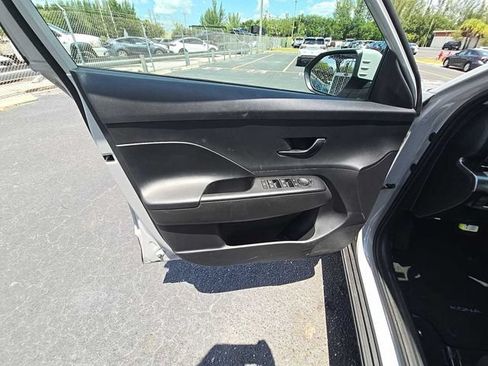Used 2025 Hyundai Kona SE FWD image 9