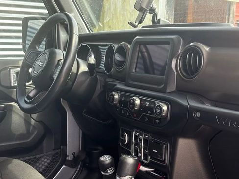 Used 2019 Jeep Wrangler Unlimited Sport S AWD/4WD image 9