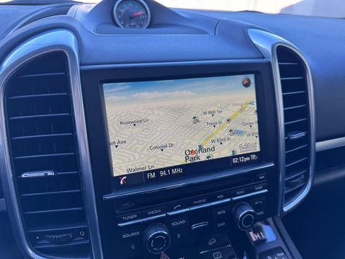 Used 2015 Porsche Cayenne S image 19