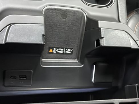 Used 2024 GMC Sierra 2500 AT4 w/ AT4 Premium Plus Package AWD/4WD image 36